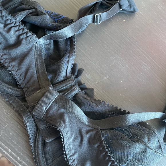 French lace unlined bra - Picture 3 of 7